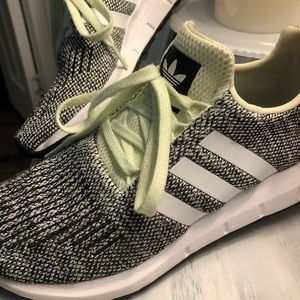 Adidas Swift Run J sneakers